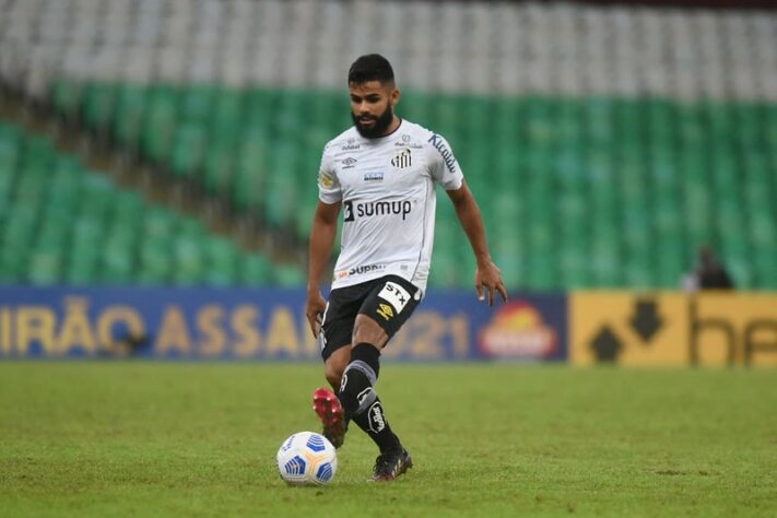 FELIPE JONATAN- Santos (C$ 9,98) Opção viável para SG e desarmes numa equipe que atuará em casa e vive um momento superior ao adversário Sport, que é um dos times que mais cederam SGs aos adversários.