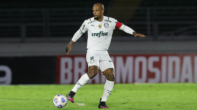 ESQUENTOU - Classificado para mais uma final da Libertadores da América com o Palmeiras, o volante Felipe Melo concedeu entrevista à ESPN da Argentina e foi questionado sobre o seu futuro e uma possível ida ao Boca Juniors. Sem fugir da resposta, o meio-campista deixou claro que tem acordo com o Verdão até dezembro e revelou a vontade que tem de vestir a camisa Xeneize.