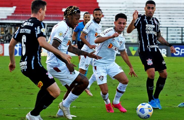 Neste domingo (27), o Corinthians saiu na frente do Fluminense, em São Januário, pela sétima rodada do Campeonato Brasileiro, mas cedeu o empate no segundo tempo. Mais uma vez, Mosquito foi o destaque da partida, principalmente por sofrer o pênalti que resultou no gol corintiano. Confira as notas do Timão no LANCE! (por Redação São Paulo)