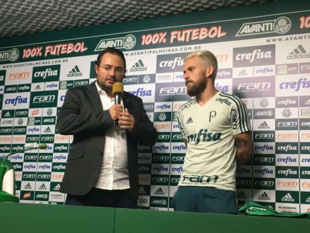 Coincidentemente, foi Alexandre Mattos que apresentou Lucas Lima na coletiva, além de dar a camisa do Palmeiras ao jogador, em janeiro de 2018.