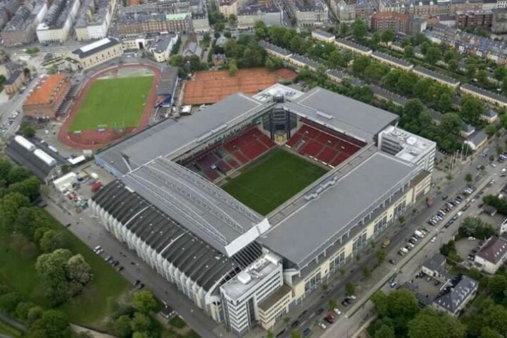 O Estádio Parken, com capacidade para 38.065 pessoas, terá de 25% a 33% da capacidade liberada para o público (entre 9.516 e 12.561 pessoas). Receberá jogos da fase de grupos e das oitavas de final.