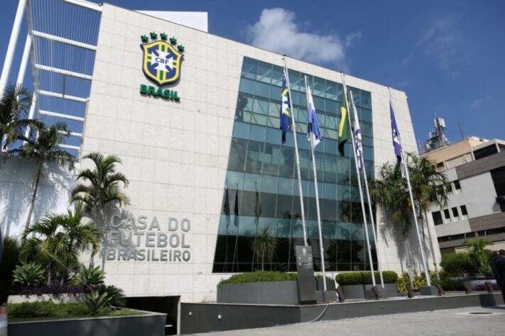 A mobilização por mudanças no futebol brasileiro já existe no papel. Na última terça, no Rio de Janeiro, 19 dos 20 clubes da Série A assinaram um documento no qual entram em consenso para a fundação de uma liga para organizar o Brasileirão. Relembre tentativas semelhantes: