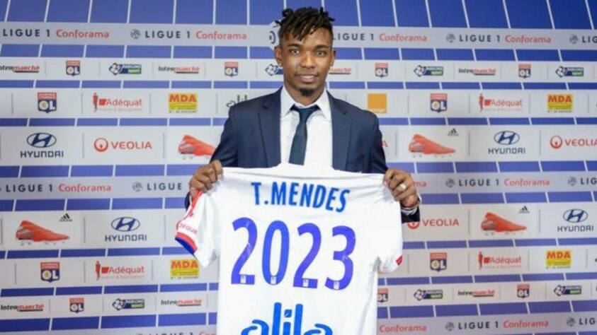 ESQUENTOU - Os nomes de Thiago Mendes e Kenedy são prioridades na lista flamenguista. O volante, de fora um amistoso do Lyon neste sábado (com o Porto), verá o clube francês ter conversas presenciais com Marcos Braz e Bruno Spindel. Thiago Mendes já manifestou o seu interesse de ser contratado pelo Flamengo, que tem no esforço do meio-campista de 29 anos um trunfo para persuadir o Lyon a aceitar as condições cujo modelo prioritário. o Lyon já externou que não desejava emprestar Thiago Mendes num primeiro momento, conforme Juninho Pernambucano, diretor do OL, explicou ao LANCE!.