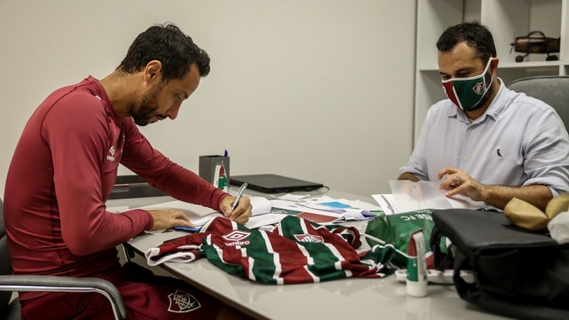 Em seu melhor momento com a camisa do Fluminense, disutando a artilharia do Brasil em 2020, Nenê renovou seu contrato com o Fluminense por mais uma temporada. O camisa 77 teve seu contrato estendido até o fim da temporada 2021.