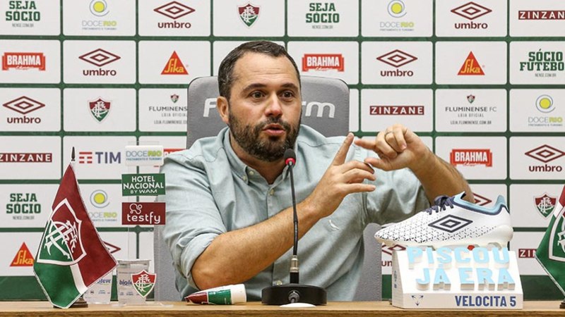 ESQUENTOU - Com o fim da temporada se aproximando, um dos temas mais fortes no Fluminense é a renovação dos contratos e contratação de jogadores. Mário Bittencourt, presidente do Flu, afirmou que o clube não vai tratar sobre isso neste momento porque entende que precisa aguardar e saber o que disputará no próximo ano.