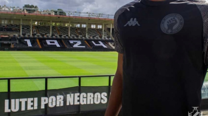 A camisa "All Black Vasco da Gama" licenciada representa a mensagem de respeito e igualdade. Como forma de ressaltar e prestar homenagens a uma data tão importante, todas as lojas da equipe da Cruz de Malta disponibilizaram o produto. A camisa tem o símbolo do punho erguido no peito.