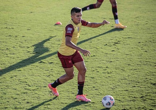 Igor Cariús (Cuiabá): O lateral estava sem contrato após passagem no Atlético-GO e acertou com o Cuiabá.