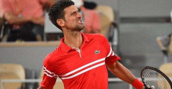 O sérvio Novak Djokovic se sagrou campeão de Roland Garros, no último domingo, e chegou ao 19º título de Grand Slam na carreira. Com isso, o tenista está a um passo de se igualar a Roger Federer e Rafael Nadal, e mantém vivo o sonho de ultrapassar as lendas. Veja como está a disputa!