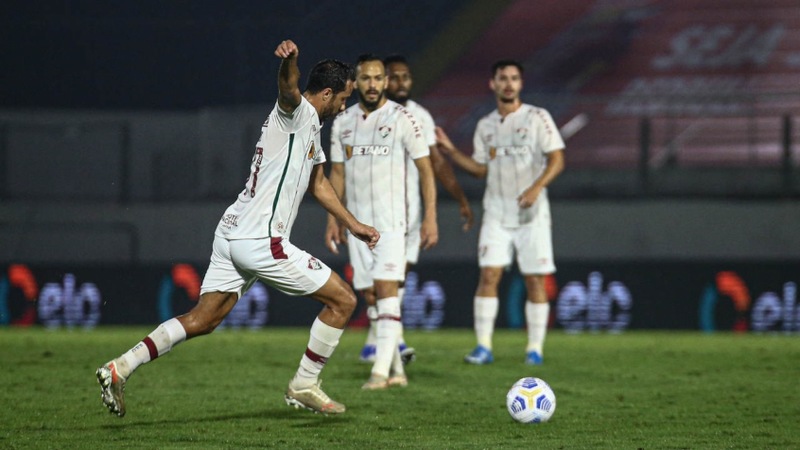 No jogo de volta da terceira fase da Copa do Brasil 2021, o Fluminense abriu o placar com o quarto gol de falta de Nenê pelo clube. O RB Bragantino virou no fim, mas o Tricolor garantiu a vaga por ter vencido o primeiro jogo por 2 a 0 no Maracanã.