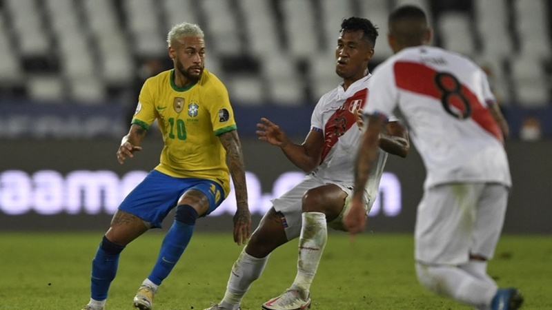 O Brasil entrou em campo pela segunda rodada do Grupo B da Copa América e conquistou mais uma vitória. No Nilton Santos, a seleção goleou o Peru por 4 a 0 com gols de Alex Sandro, Neymar, Everton Ribeiro e Richarlison e lidera seu grupo. Confira as notas dos jogadores da seleção brasileira (Por Felipe Melo - felipeeduardo@lancenet.com.br)