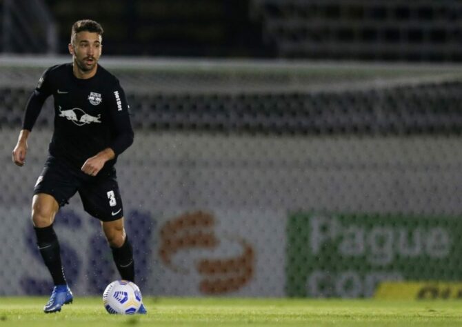 O zagueiro Léo Ortiz, do Red Bull Bragantino, foi convocado por Tite para defender a Seleção Brasileira na Copa América 2021, após o corte por lesão do defensor Felipe. A convocação de Léo Ortiz faz o Bragantino ter um atleta na Seleção Brasileira após 27 anos. O último atleta do Massa Bruta a ser convocado foi Alberto Félix, em 1993. Por isso, o LANCE! montou uma galeria com o último jogador chamado para defender o Brasil do seu time do coração. Confira!