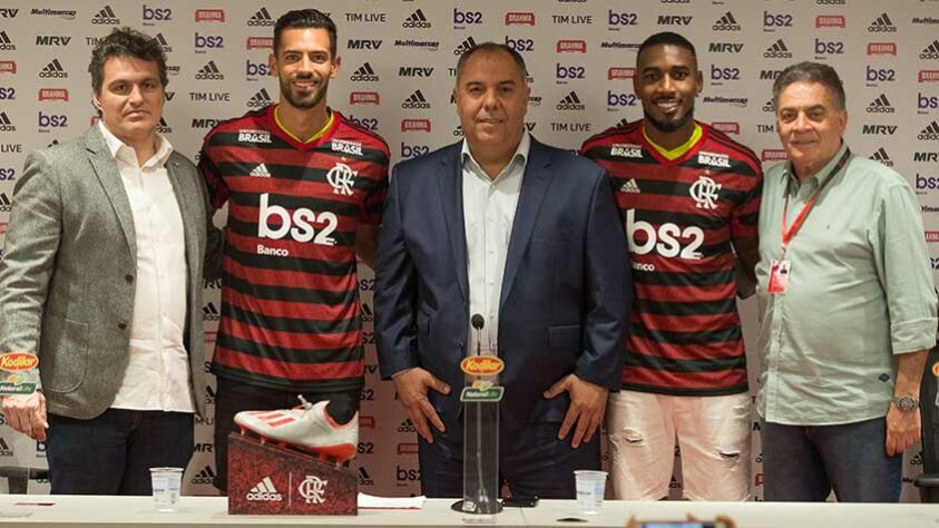 A apresentação de Gerson e Pablo Marí, em 19 de julho de 2019, ao lado de Bruno Spindel, Marcos Braz e Paulo Pelaipe.