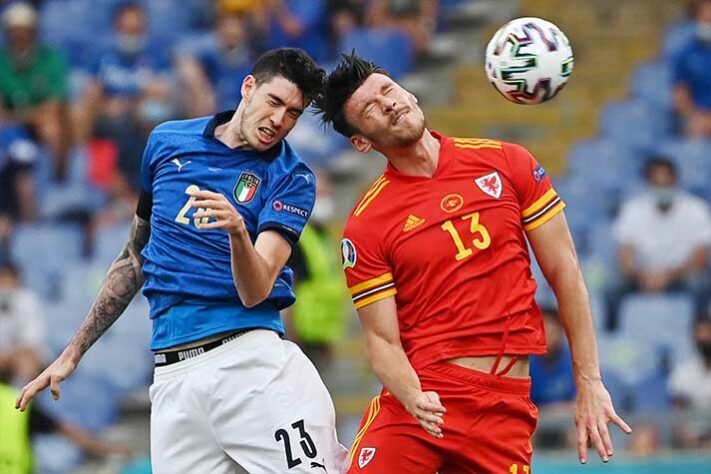 Bastoni, zagueiro da Inter de Milão, sofreu uma lesão muscular na panturrilha direita durante treinamento da seleção italiana.