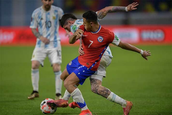 Chile: Alexis Sánchez - Atacante (48 gols em 146 jogos entre 2006 e 2022) / Uma das grandes lideranças técnicas de uma das maiores gerações da seleção chilena. Foi bicampeão da Copa América.