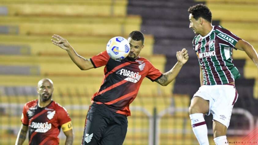 Nesta quarta, o Fluminense foi goleado por 4 a 1 pelo Athletico Paranaense, no Estádio Raulino de Oliveira. O time começou bem e finalizou 8 vezes no primeiro tempo, mas perdeu o ritmo e sofreu defensivamente. Confira a nota dos jogadores a seguir.