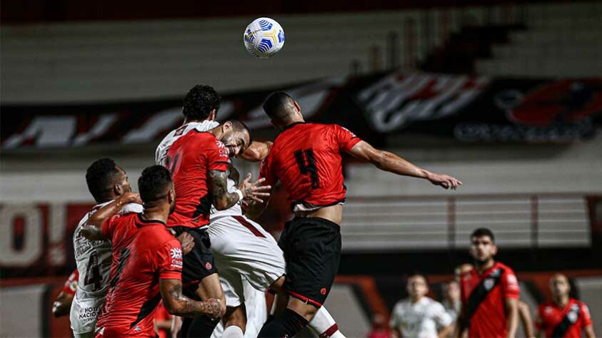 Atlético-GO - Sobe: Conseguiu travar o ritmo do Fluminense no primeiro tempo e após o intervalo soube explorar a lateral direita, ponto fraco do Tricolor / Desce: Não teve precisão no ataque e desperdiçou diversas finalizações.