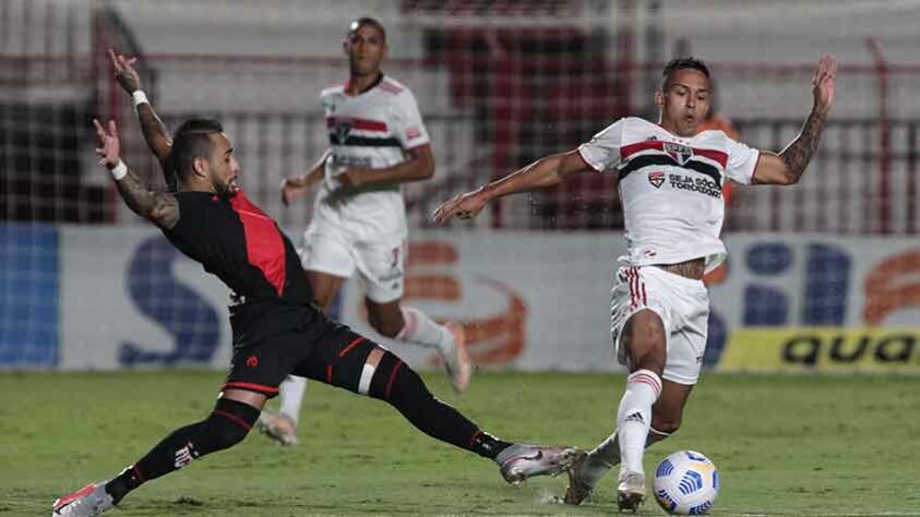 Em jogo válido pela segunda rodada do Brasileirão 2021, o Atlético-GO venceu o São Paulo no estádio Antônio Accioly pelo placar de 2 a 0. O ataque Tricolor ficou muito abaixo do que vem apresentando, mostrando pouca reação durante a partida. Confira as notas do São Paulo no LANCE! (por Redação São Paulo) 