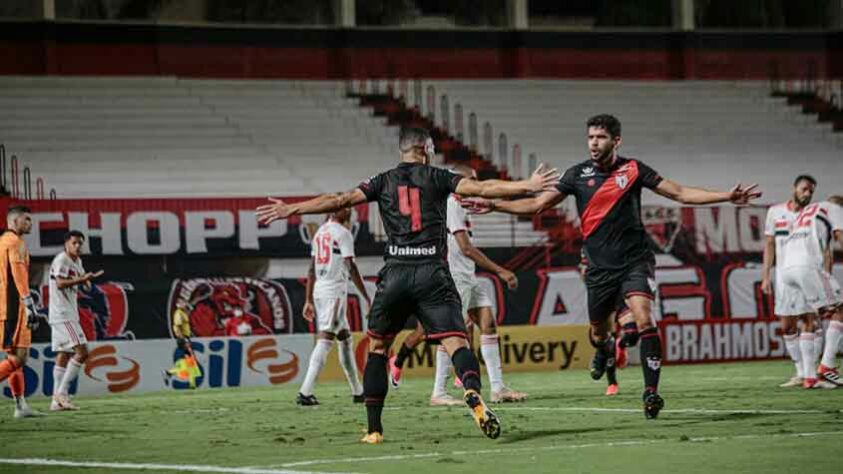 10º colocado – Atlético-GO (15 pontos) – 10 jogos / 2.5% de chances de título; 31.1% para vaga na Libertadores (G6); 6.1% de chances de rebaixamento.