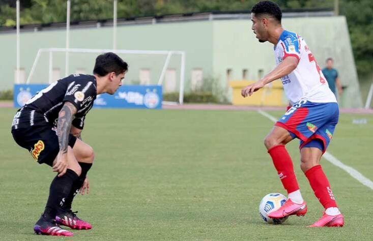 Bahia - Sobe: A marcação estava bem definida e protegeu bem o gol do Bahia, correndo poucos riscos de sofrer gols, principalmente no primeiro tempo. / Desce: Faltou objetividade no ataque e a única alternativa encontrada foi a bola parada para chegar com perigo.