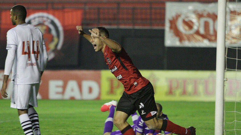 Brasil de Pelotas - Sobe: A equipe atuou bem defensivamente e neutralizou diversas tentativas de finalização / Desce: Dificuldade no ataque e desarmes, fizeram muitas faltas que beneficiaram o Vasco.