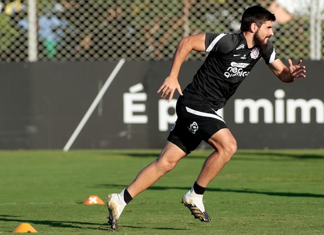 FECHADO - Em fase final de negociação por empréstimo ao Internacional, o zagueiro Bruno Méndez foi liberado do treinamento do Corinthians nesta terça-feira (22).  O defensor ficou apenas na parte interna do CT Joaquim Grava, realizando um trabalho muscular. O uruguaio foi cedido pelo Timão ao Colorado até o fim desta temporada. Com vínculo junto ao Alvinegro até dezembro de 2023, o intuito da diretoria corintiana é enxugar a folha salarial enquanto valoriza um ativo.