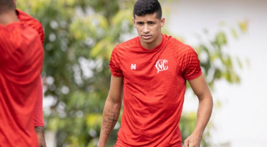 Atlético Goianiense: 2 reforços - Camutanga [foto] (zagueiro - 28 anos, contratado junto ao Náutico, sem informação de valores); e Kelvin (atacante - 24 anos, comprado do ABC por 50 mil reais)