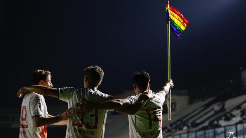 Vasco 2 x 1 Brusque - A vitória foi conquistada nos minutos finais, com Léo Matos. A partida ficou marcada pelo lindo gesto de Germán Cano, que levantou a bandeira contra o preconceito e a favor da causa LGBTQIA+.