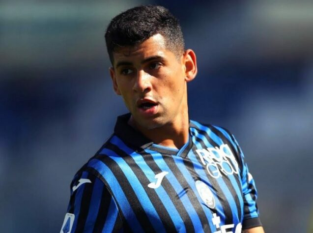 ESQUENTOU - Luca Percassi, presidente do Conselho de Administração da Atalanta, confirmou que o zagueiro Cristian Romero desperta o interesse de clubes europeus. No entanto, a equipe italiana não pretende vendê-lo nesta janela. A Atalanta já informou que irá ativar a cláusula de compra do atleta, que ainda está emprestado, e pagará a Juventus cerca de 20 milhões de euros (R$ 122 milhões) pelo argentino. A expectativa é de que os italianos não aceitem propostas abaixo dos 70 milhões de euros (R$ 429 milhões) por Romero.