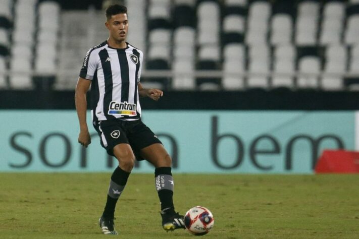 FECHADO - Sousa não é mais jogador do Botafogo. O Alvinegro sacramentou a venda do zagueiro de 20 anos para o Cercle Brugge, da Bélgica, na tarde desta quarta-feira após uma reunião com representantes do clube europeu. Apenas a assinatura separa a transferência de um final.