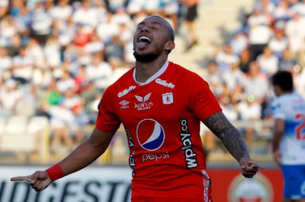 FECHADO - Mais uma vez em 2021 as histórias de Monterrey e São Paulo se cruzam de alguma forma. Se na primeira oportunidade o interesse do clube mexicano em Tiagol Volpi ameaçou tirar o arqueiro da equipe brasileira, agora os Rayados investiram e estariam apenas pela oficialização da chegada de um antigo alvo do tricolor para o ataque. Trata-se do atacante colombiano Duván Vergara, nome que teve como última equipe o América de Cali e que já está, inclusive, em solo mexicano para a realização dos trâmites finais antes da assinatura e oficialização da sua chegada ao Monterrey.