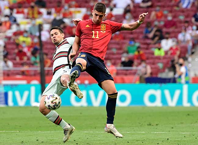 Em sua primeira temporada no Manchester City, Ferrán Torres conseguiu fazer boas partidas na equipe de Pep Guardiola, sendo campeão da Premier League e vice da Champions League. O jogador tornou-se uma peça importante na Seleção Espanhola, sendo convocado para a Eurocopa.