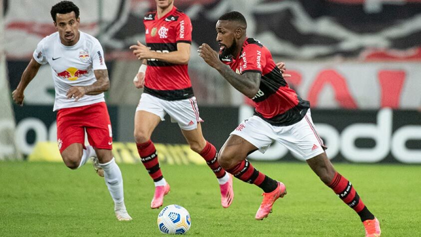 O Flamengo perdeu para o RB Bragantino por 3 a 2, neste sábado, no Maracanã. Jogando com time misto, o rubro negro foi o melhor em campo durante boa parte da partida, mas não foi páreo para o clube paulista. É a primeira derrota no Brasileirão 2021. 