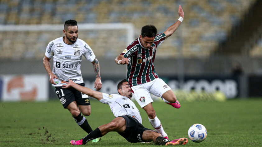 Santos - Sobe: Conseguiu reverter o domínio tricolor em alguns momentos e ofereceu perigo à defesa / Desce: Apesar da boa troca de passes, o time teve dificuldade na transição e não conseguiu passar do meio do campo em boa parte do jogo.