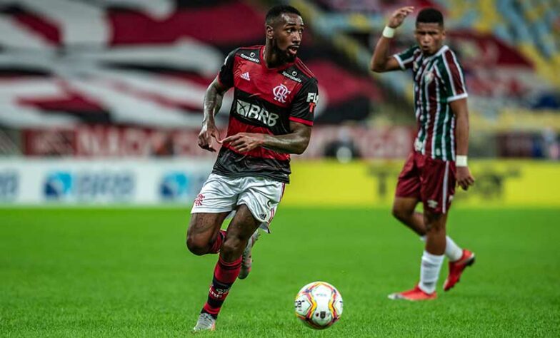 Gerson diante do Fluminense, em clássico válido pela final do Carioca.