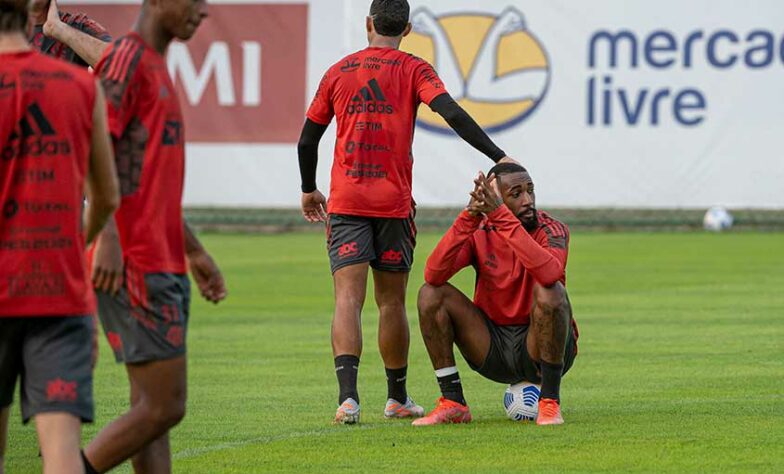 Gerson durante atividade do Flamengo no Ninho do Urubu.