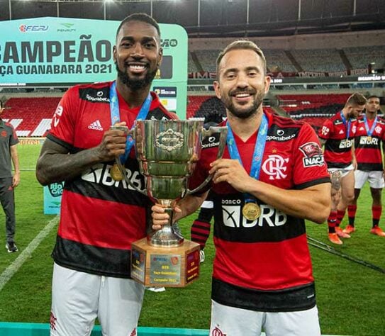 Gerson e Everton Ribeiro, campeões da Taça Guanabara em 2021.