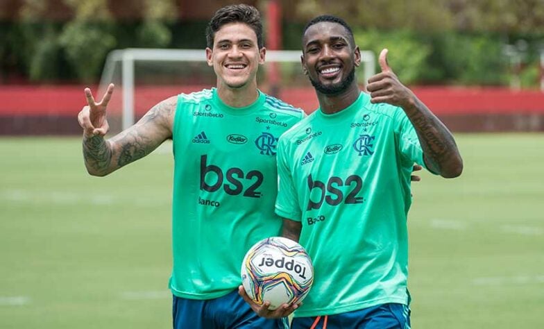 Gerson e Pedro em atividade do Flamengo no Ninho do Urubu.
