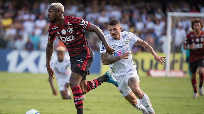 Gerson em ação contra o Santos, na Vila Belmiro, na campanha do Brasileirão de 2019.