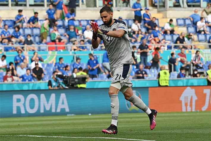 Gianluigi Donnarumma: goleiro - 22 anos - italiano - Fim de contrato com o Milan - Valor de mercado: 60 milhões de euros