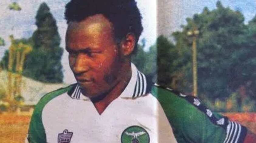 Godfrey Chitalu atuou pela Zâmbia entre 1968 e 1980, e fez um total de 111 partidas. Nesses jogos, o ex-atacante marcou um total de 79 gols.