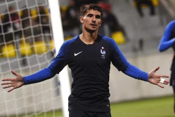 Houssem Aouar (França) - fora por opção do treinador