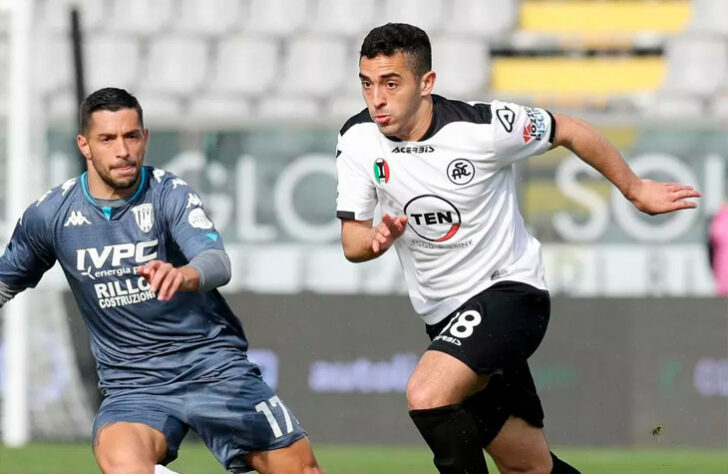 Léo Sena (volante - 26 anos - sem clube desde 29/07/2022): ex-meia do Goiás e que foi contratado pelo Spezia, da Itália, para receber uma oportunidade no futebol europeu, não vingou atuando no Velho Continente e além de estar sem clube, trata de uma lesão para voltar logo aos gramados.