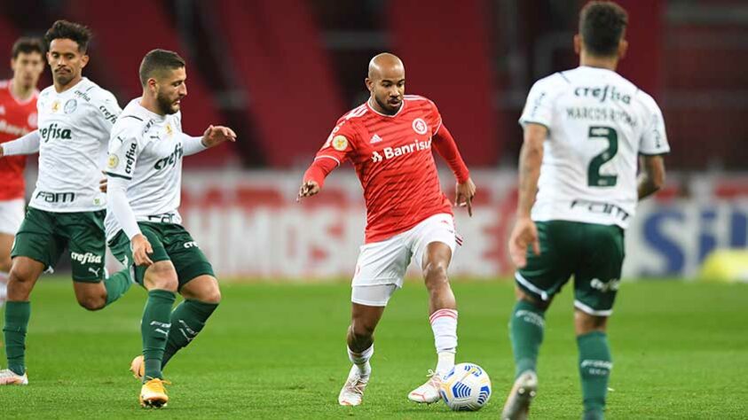 INTERNACIONAL: Sobe: Caio Vidal foi pouco acionado, mas não perdeu os lances que foram proporcionados a ele. É o tipo de jogador que faz diferença em um time e nem todos eles tem à disposição. Fez um bom jogo e infernizou a vida de Renan. // Desce: Um time que deseja conquistar alguma coisa no Brasileirão, seja um G4 ou o título, nunca poderia ser inferior ao seu adversário, jogando em casa, com um jogador a mais. Foi um time entregue quando deveria amassar e ganhar o jogo