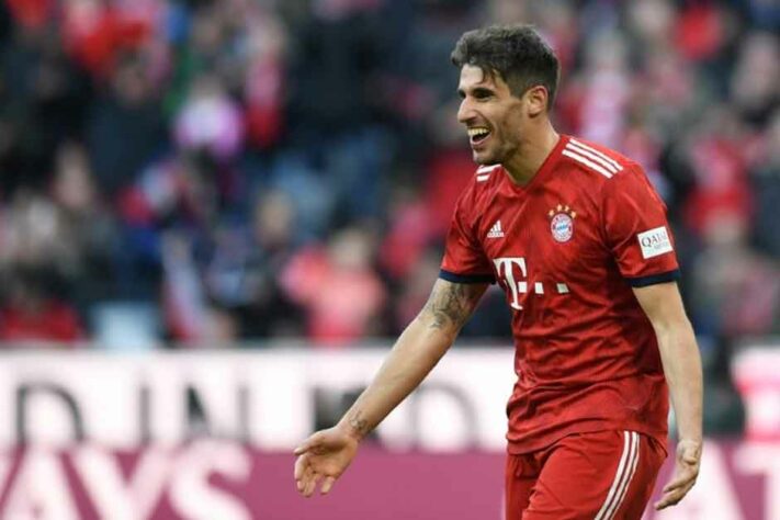 O volante espanhol Javi Martínez deixou o Bayern de Munique após nove anos atuando na equipe bávara. O contrato do jogador se encerra no próximo dia 30, mas já foi anunciado que ele não permanecerá no atual campeão alemão.