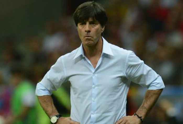 Joachim Löw (Alemanha) - 62 anos - Último trabalho: Seleção Alemã - Desempregado desde julho de 2021 - O alemão tem uma carreira brilhante. Comandando a seleção de seu país desde 2006, ele ganhou todos os títulos possíveis. Antes, já havia tido bons trabalhos por Stuttgart e clubes da Áustria.