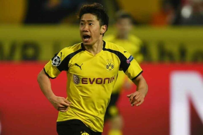 Shinji Kagawa - O meia japonês Shinji Kagawa ficou conhecido no mundo do futebol com a camisa do Borussia Dortmund, quando foi um dos destaques da equipe de 2010 até 2012, quando foi contratado pelo Manchester United por cerca de 16 milhões de euros. Após dois anos nos Red Devils, o japonês retornou para Alemanha para vestir novamente a camisa do Dortmund por 8 milhões de euros.