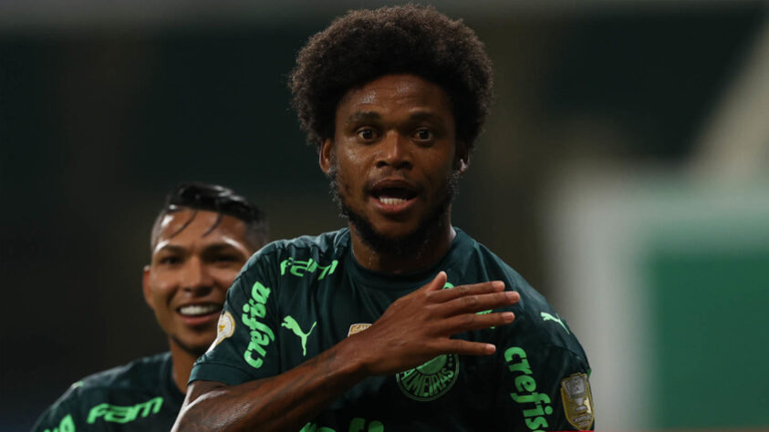 NEGOCIANDO - O atacante Luiz Adriano não deve ficar no Palmeiras em 2022. As partes, então, negociam uma forma de encerrar o atual contrato, que termina em junho de 2023. A rescisão do vínculo se apresenta como a opção mais viável, assim que houver um acordo.