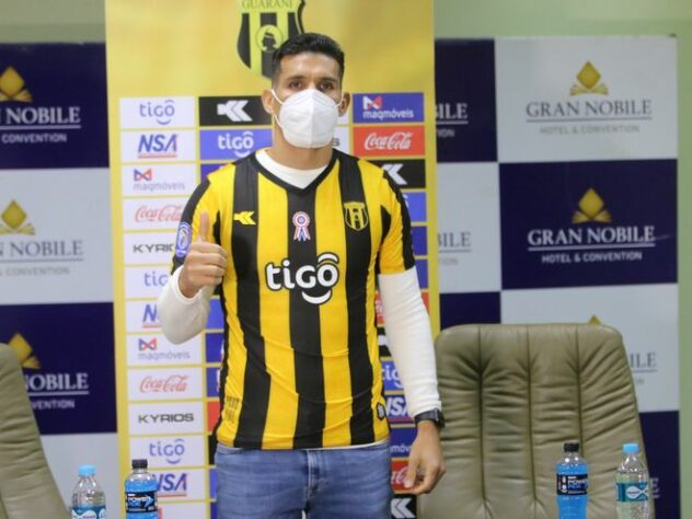 FECHADO - Nessa segunda-feira (28), o Guaraní apresentou oficialmente um reforço de experiência para a defesa com a contratação de Marcos Cáceres. A movimentação, aliás, surpreendeu o mercado da bola pelas informações anteriores dando conta de que ele havia aceitado renovar o contrato com o Cerro Porteño onde estava desde 2016. 