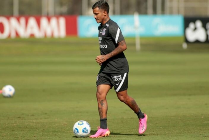 FECHADO - Se era reforço que a torcida do Corinthians queria, ela ganhou um na manhã desta segunda-feira. Trata-se de Marquinhos, que estava no Sport por empréstimo, e retornou para o clube para integrar o elenco. O jogador já esteve presente nas atividades do dia no CT Joaquim Grava junto com o grupo.