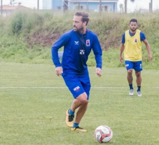 FECHADO - Contratado para ser o principal homem do Paraná na disputa da Série C, o meia Maxi Rodríguez está de saída do time da Vila Capanema.  De acordo com o ge, o uruguaio recebeu uma oferta do São José-RS, que também está na mesma divisão e chave do Tricolor. No total, Maxi Rodriguez disputou apenas um jogo pelo time paranaense e ganhou elogios da comissão técnica.